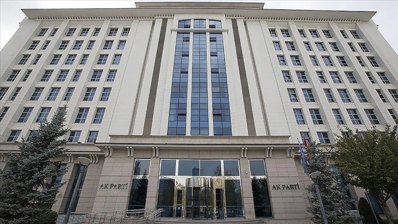AK Parti'nin 'yeni anayasa çalıştayı'nın ilki yarın yapılacak