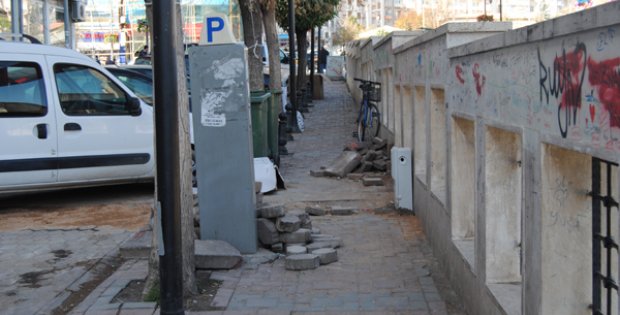 Kaldırımlar İşgal Altında