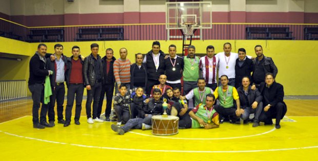 ÇEDAŞ Voleybol´da Stres Attı