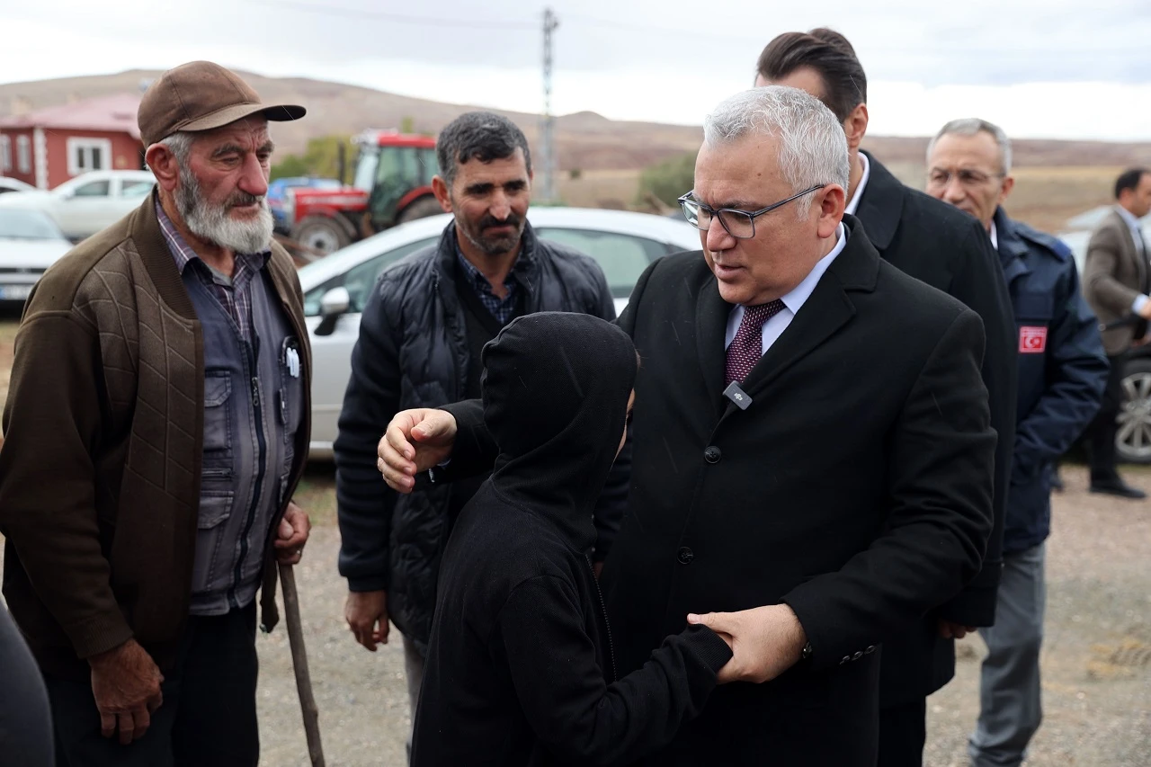Sivas Valisinden Açıklama:'12 Evde Hasar, 2 Öğrenci Hastanede...''