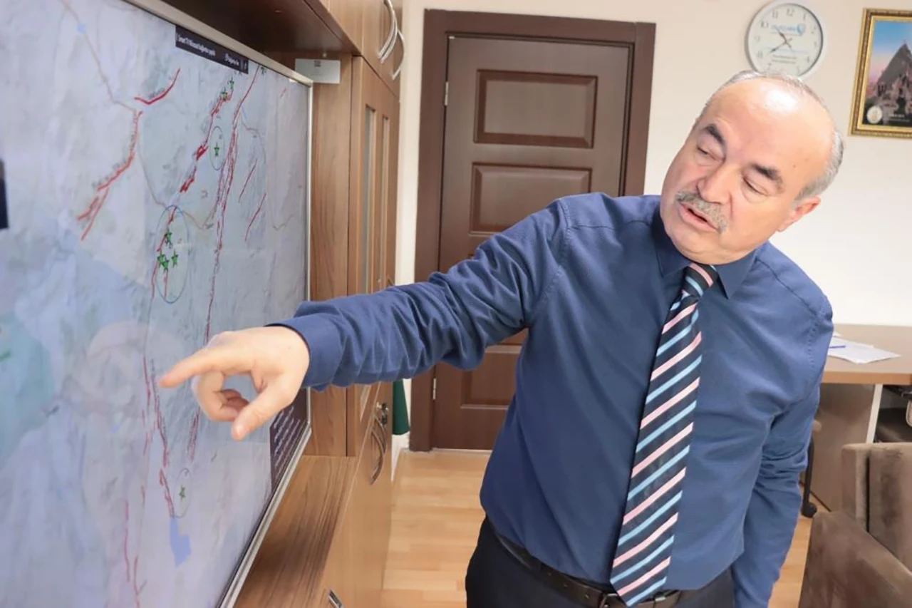 Adnan Evsen: 'Malatya ve Sivas'taki depremlerin Kayseri ile alakası yok'