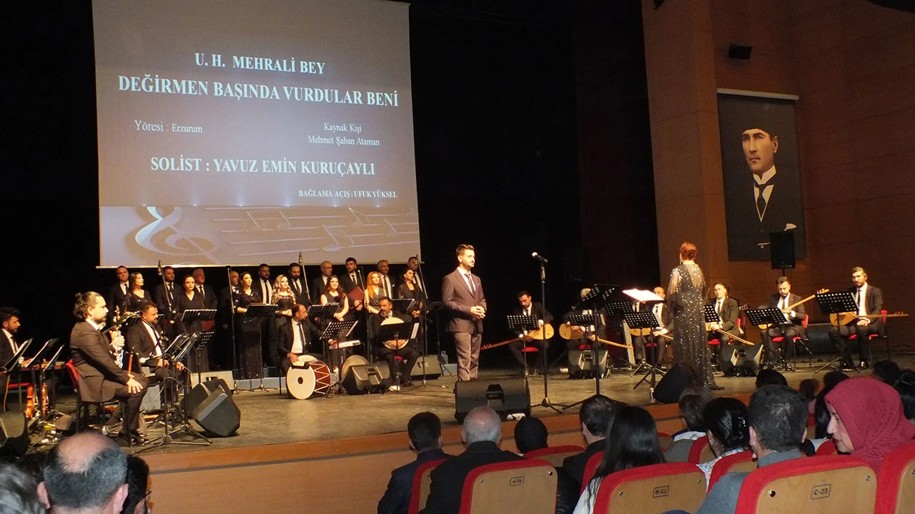Sivas'ta Devlet THM Korosu 'Cumhuriyet Bayramı' Konseri Verdi