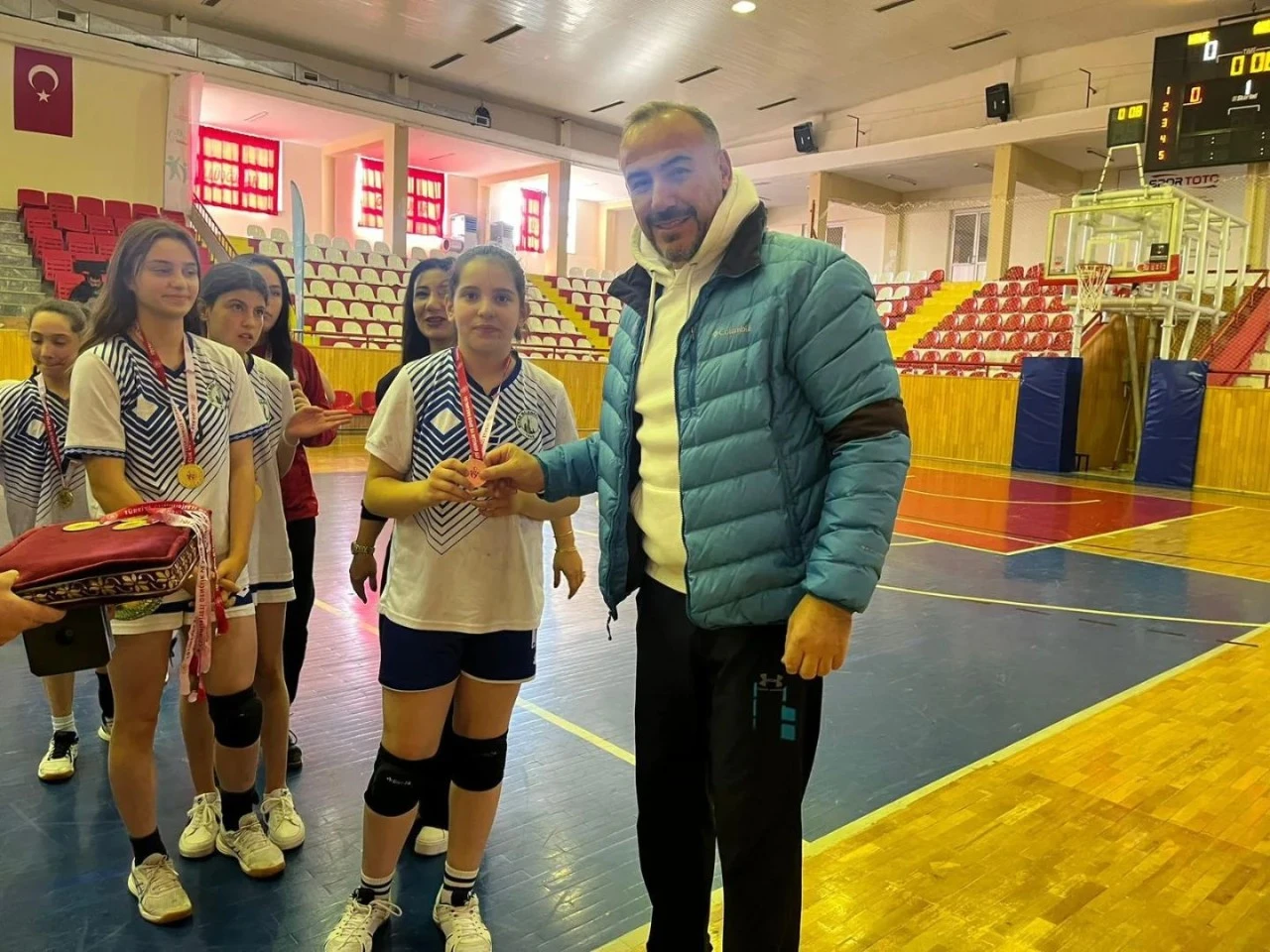 'Yıldız Kızlar'ın Şampiyonu Belediyespor