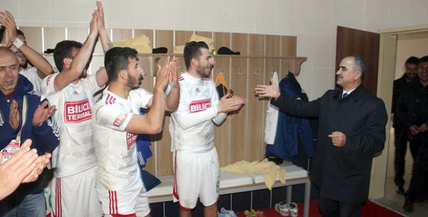 Başkan Aydın, Belediyespor´u Tebrik Etti