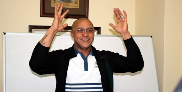Sağlıkta Şiddete Roberto Carloslu 