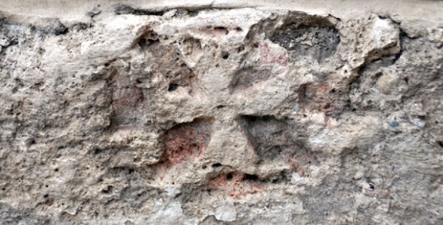 Çifte Minare´de Haç Sembolü Şoku