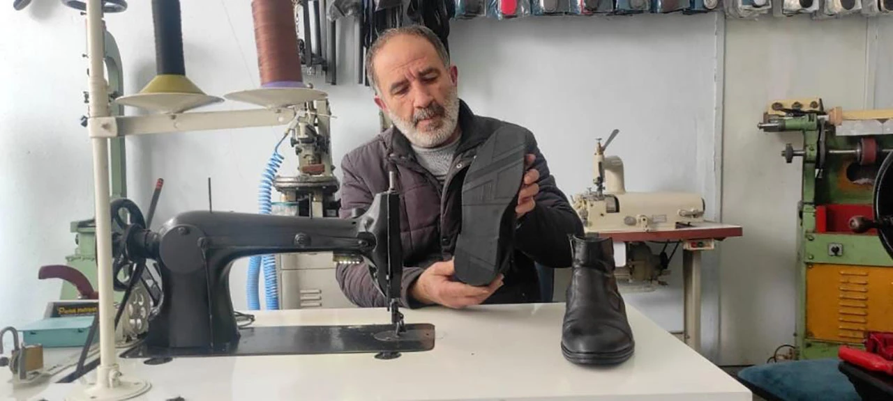 35 Yıllık Ayakkabıcının 'Çırak' İsyanı! 