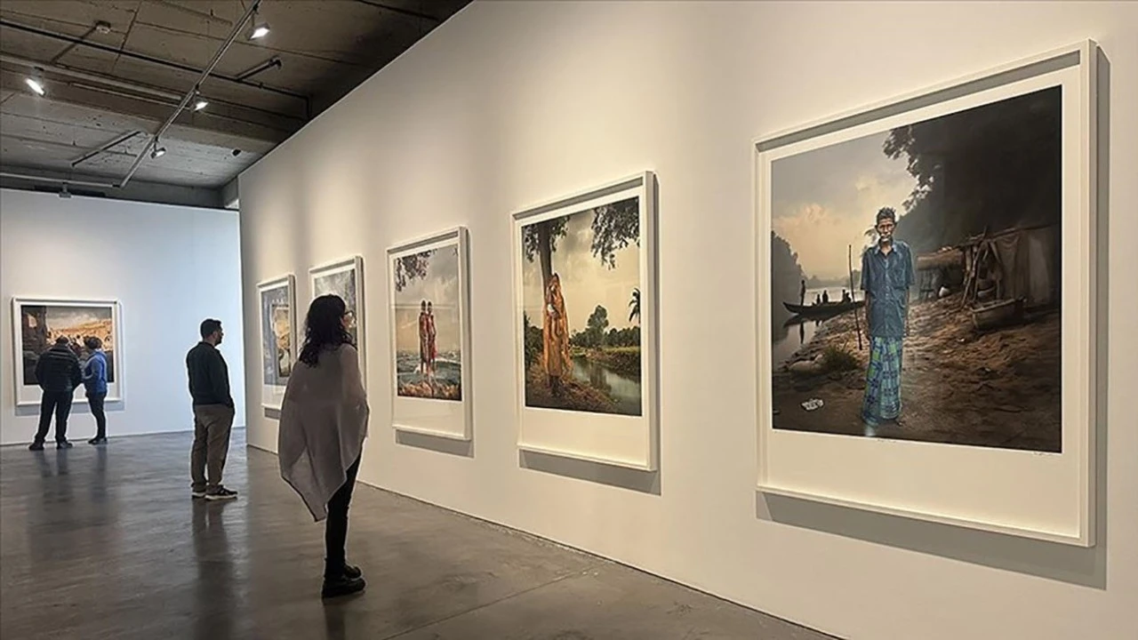 Nuri Bilge Ceylan'ın 'Yolda' Sergisi Açıldı 