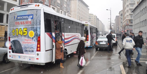 HALK OTOBÜSLERİ DURAKLARA GİREMİYOR