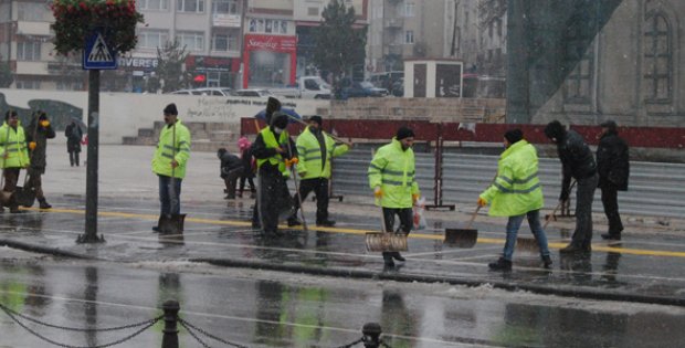 BELEDİYE HIZ KESMEDEN ÇALIŞIYOR