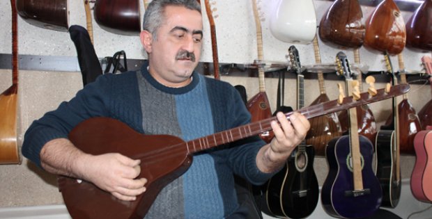 SİVAS´LI BAĞLAMA USTASINDAN TÜRKİYE´DE BİR İLK