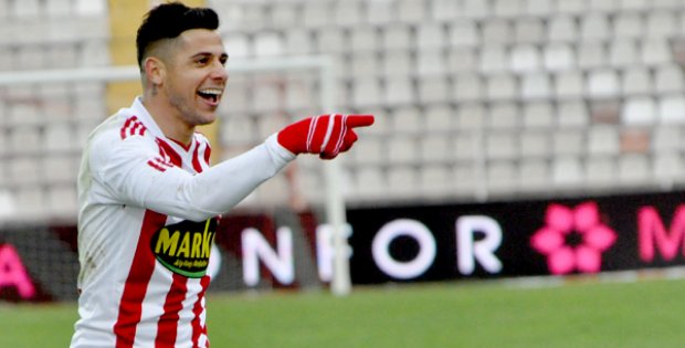 Cicinho Avrupa´da Zirve Yarışında