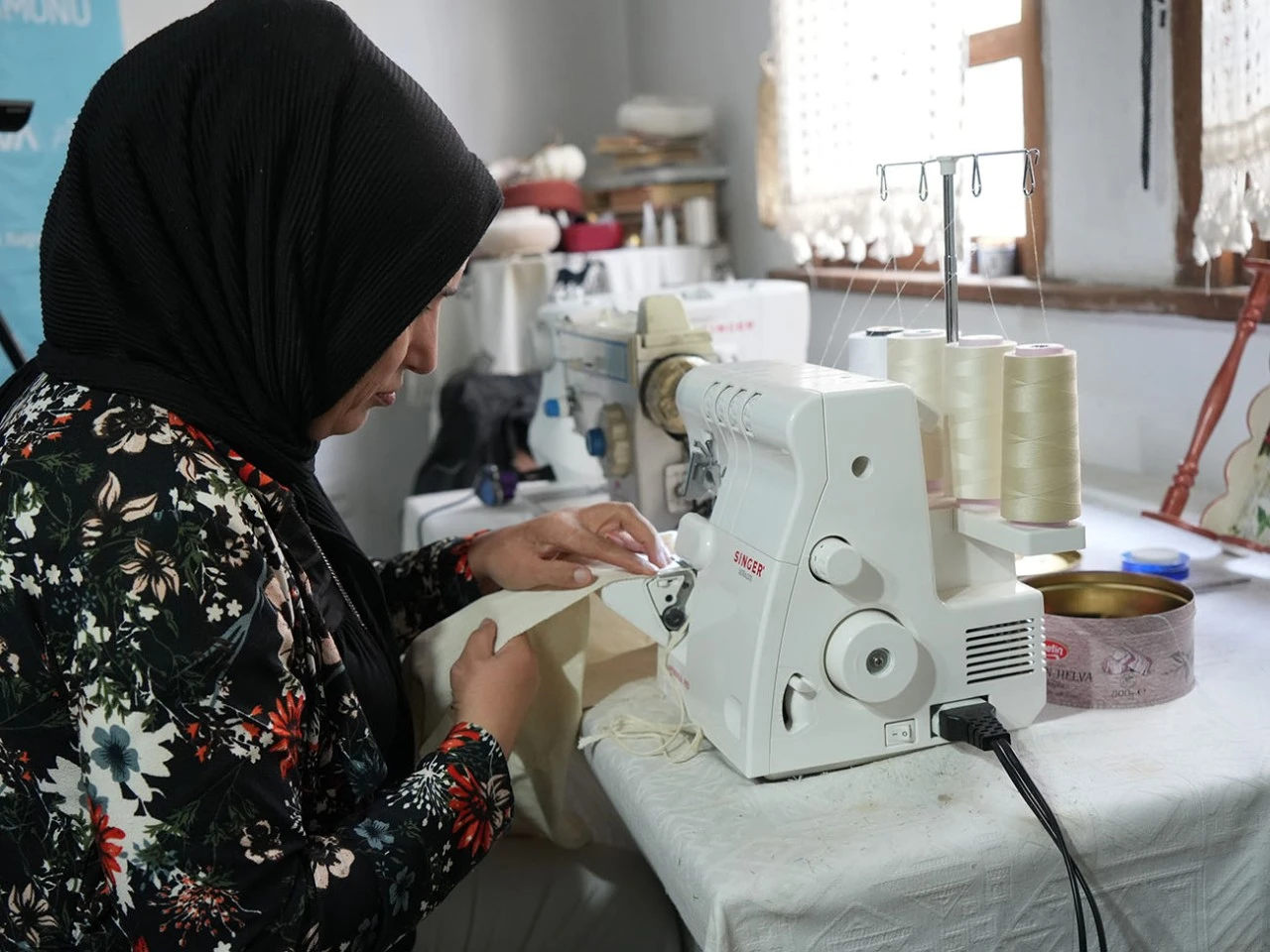 Sivaslı kadın 'Güçlü Anne Güçlü Özel Birey' projesiyle iş sahibi oldu 