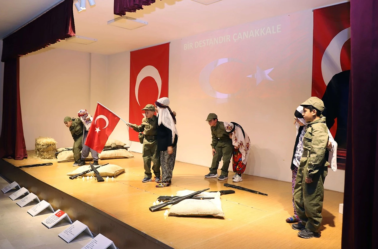 Sivas'ta 'Çanakkale' Temalı Oyun Sergilendi