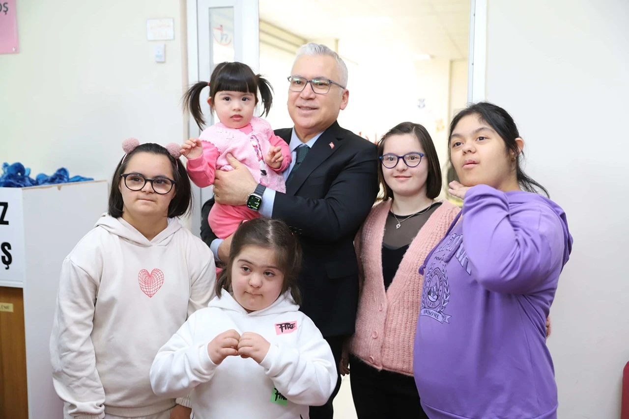 Vali Şimşek, down sendromlu çocuklarla buluştu