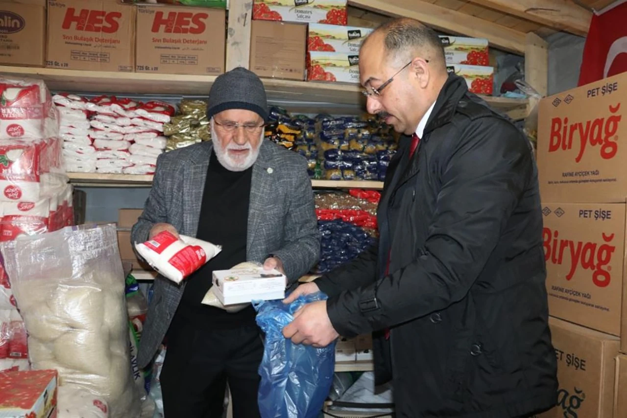 Sivas'taki bu bakkalda para değil, dua geçiyor