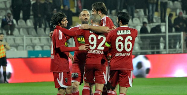 KUPADA HEYECAN SÜRÜYOR