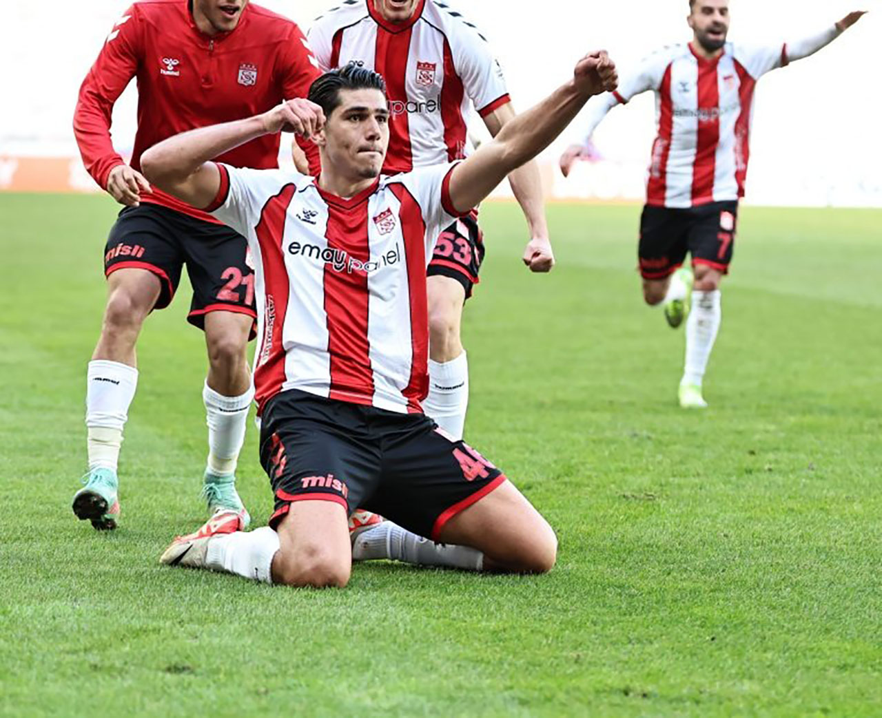 Sivasspor kritik maça çubuklu formayla çıkacak