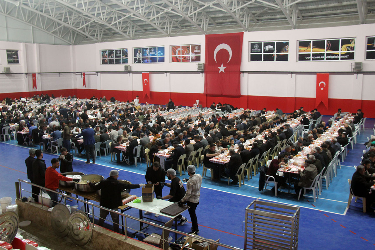 Hafik'te iftar programı düzenlendi