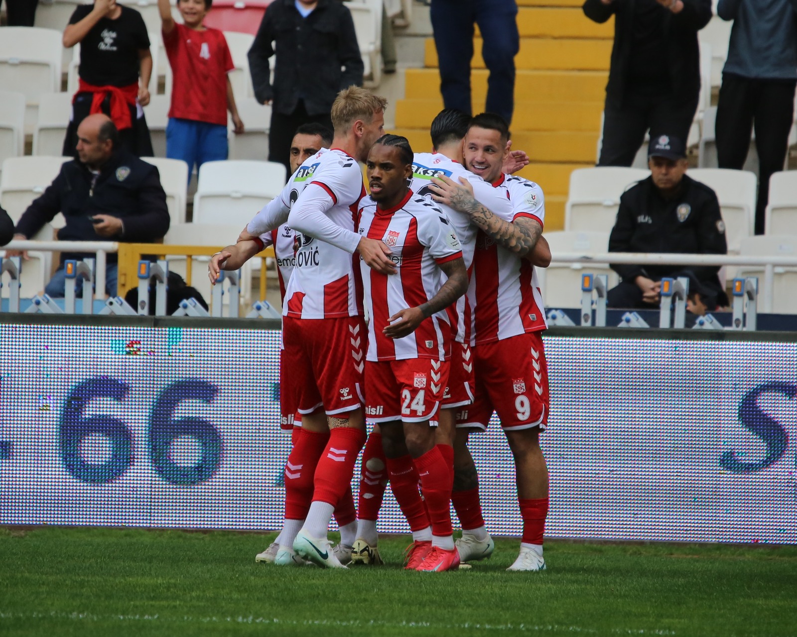 Sivasspor'dan çifte bayram