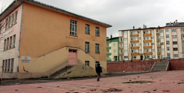 Kaderine Terk Edilen Okul