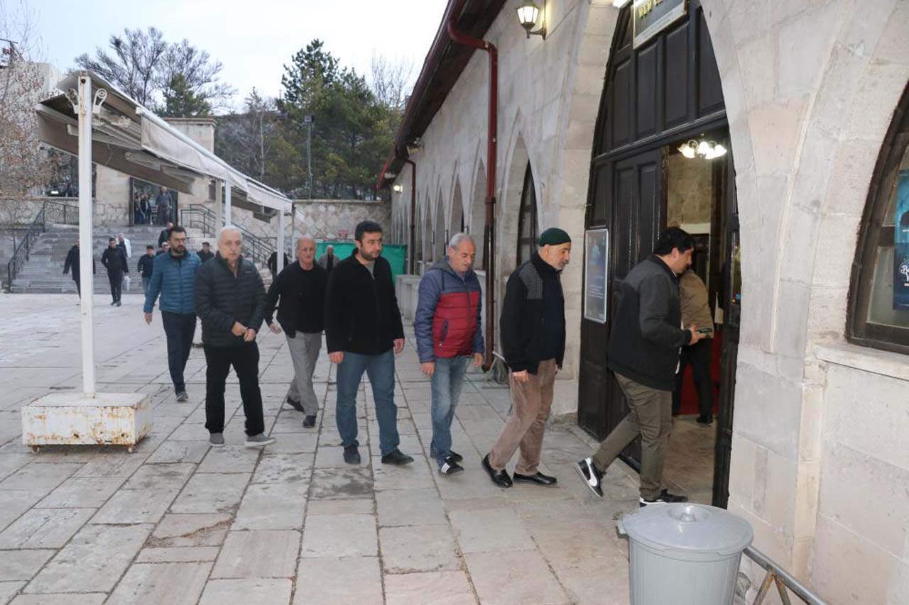 Sivas'ın 832 Yıllık Camisinde  Bayram Coşkusu