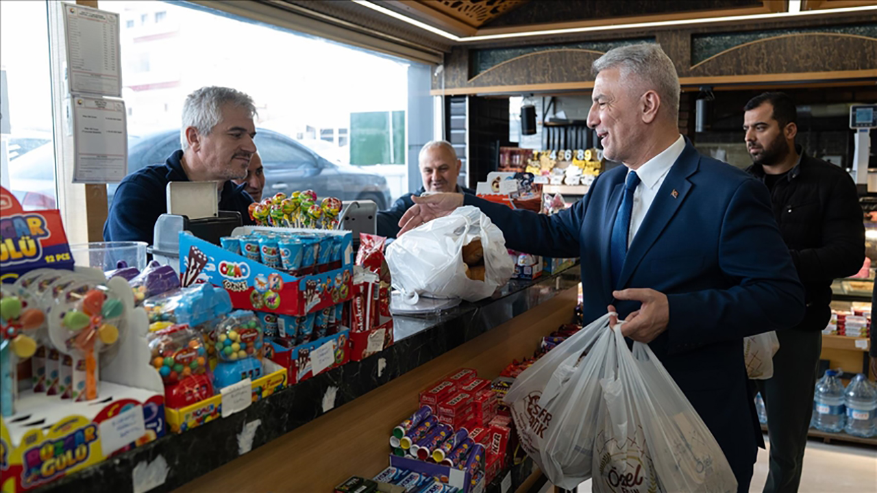 Boykot Çağrılarına İnat Alışveriş Yaptı