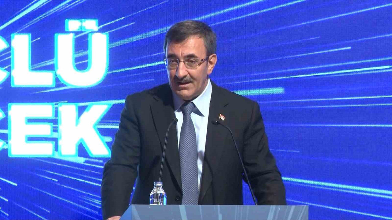 Yılmaz’dan Özel’in Cunta Yönetimi