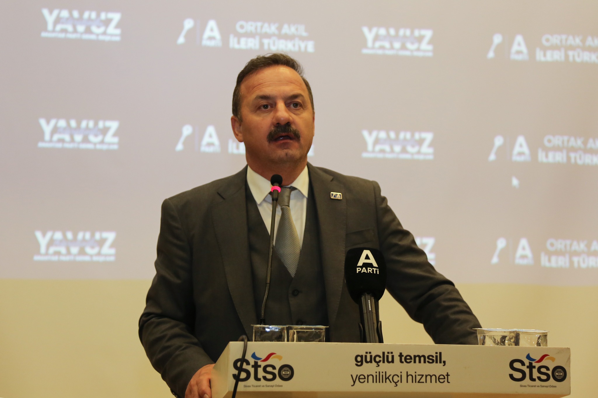 Yavuz Ağıralioğlu, Sivas'ta STK’larla buluştu