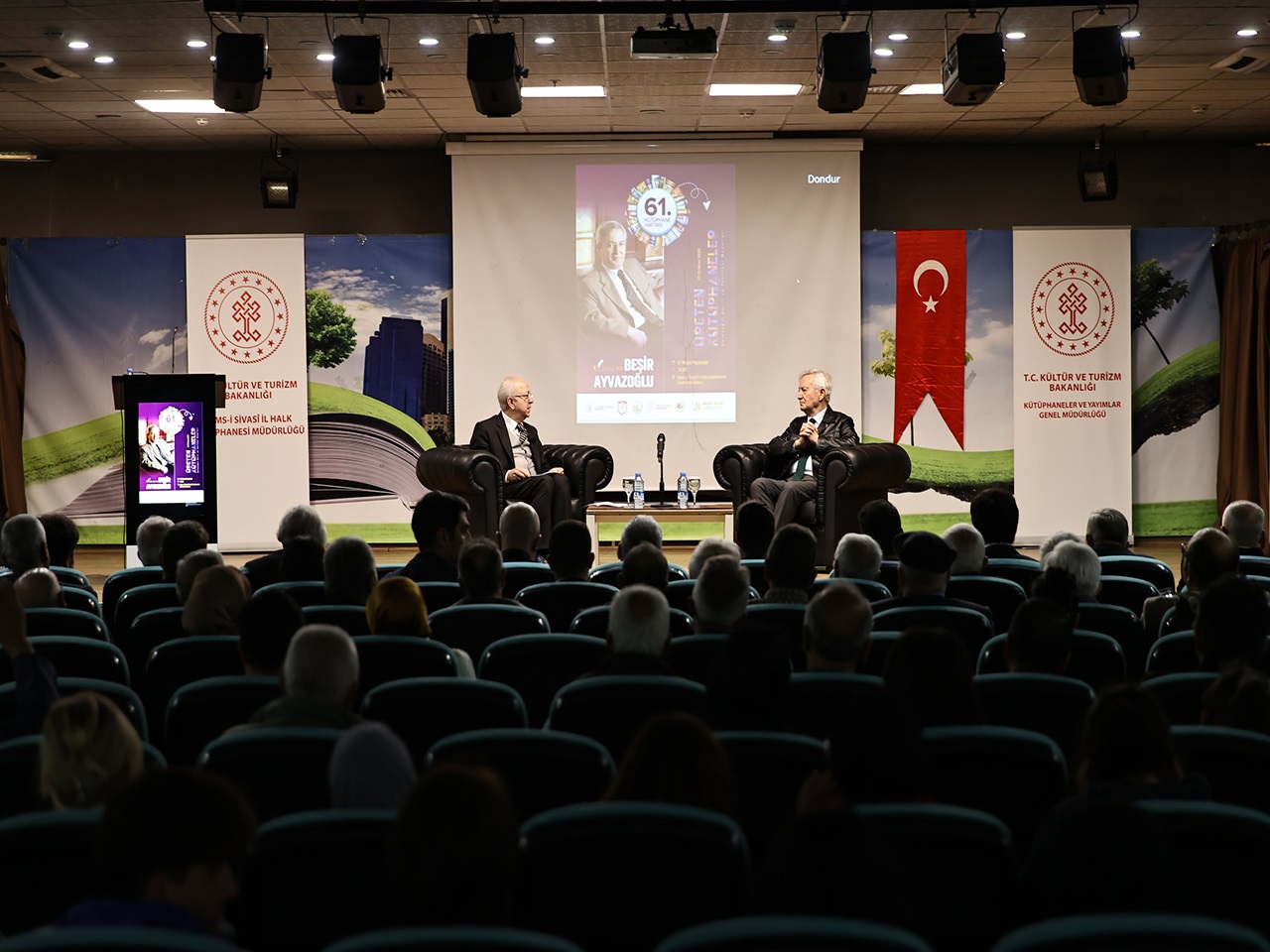 Beşir Ayvazoğlu Sivaslılarla bir araya geldi
