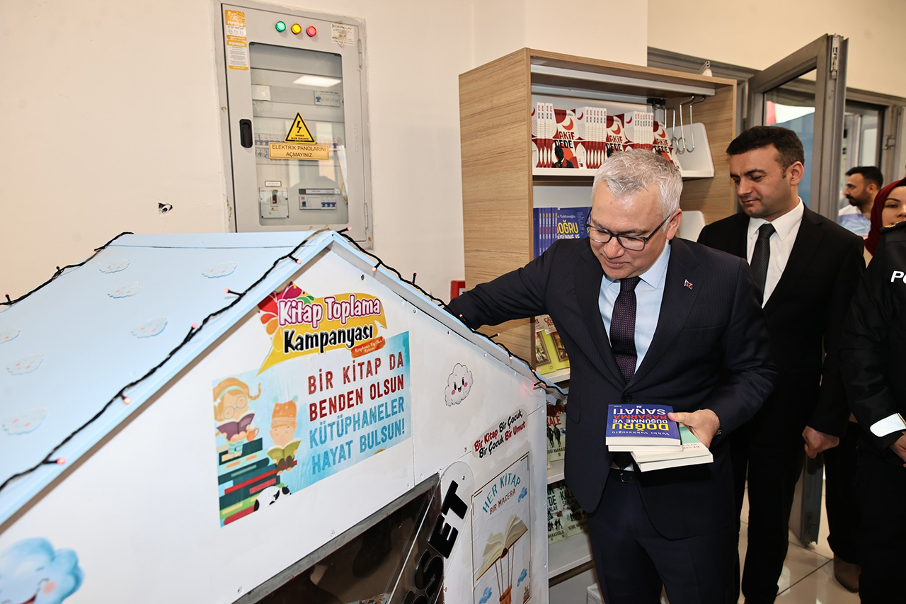 Sivas'ta köy okullarına kitap toplandı