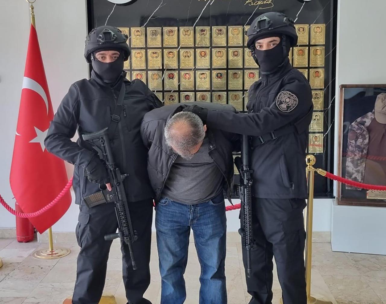 FETÖ üyesi ihraç öğretim üyesi yakalandı