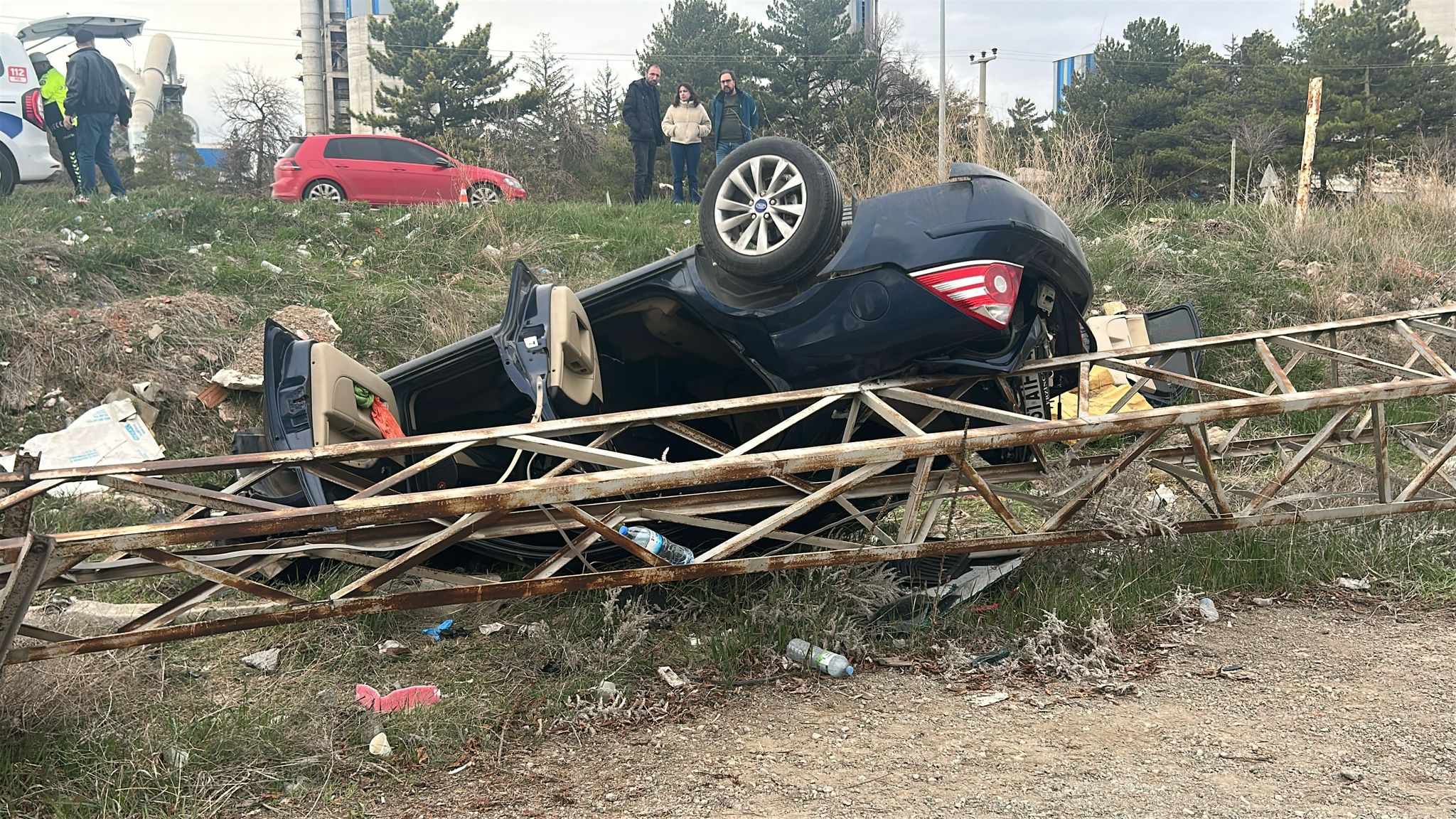 Sivas'ta otomobil devrildi: 5 yaralı