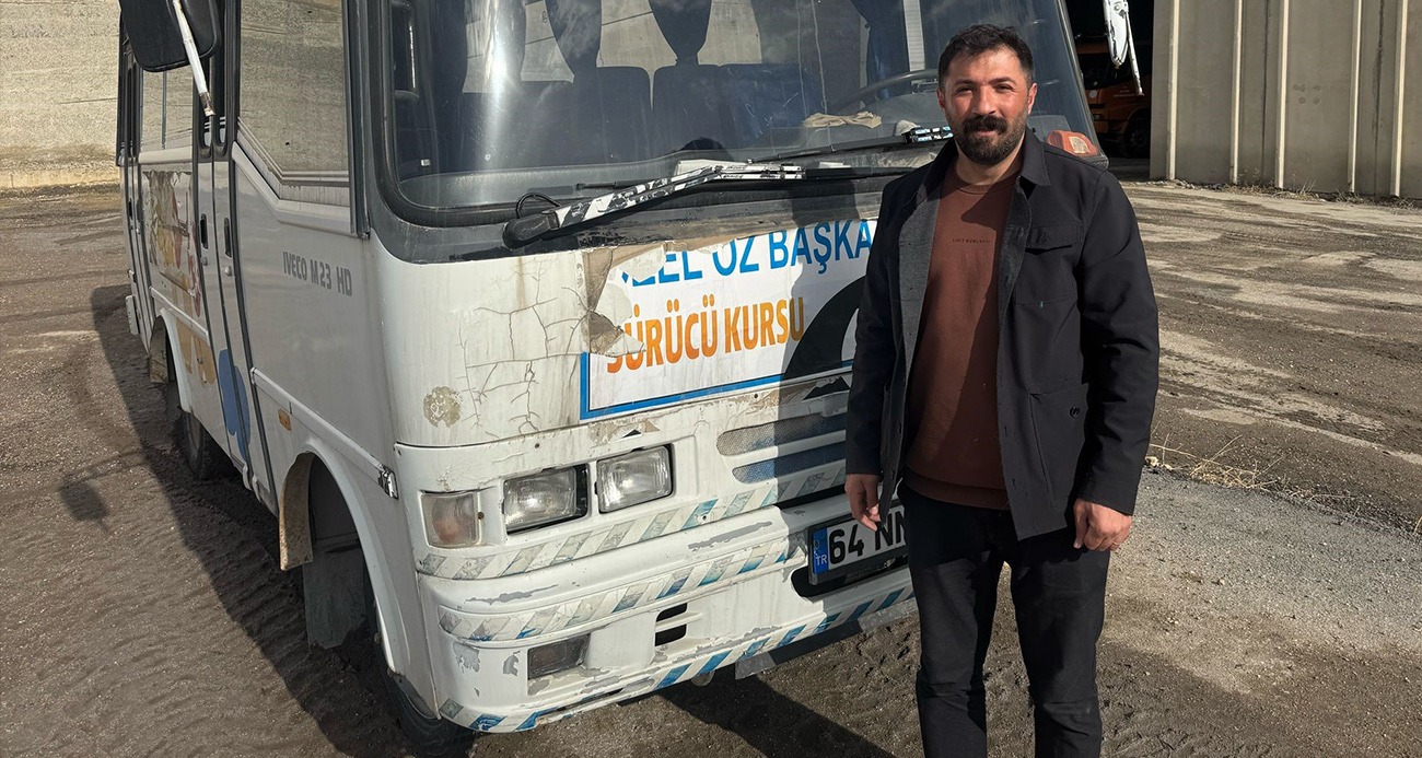 Cep telefonu ile midibüsü takas ettiler