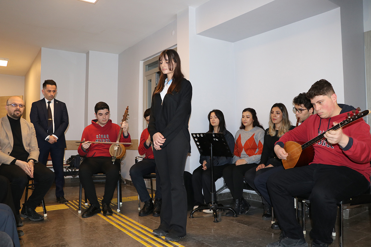 Öğrencilerden polislere özel konser