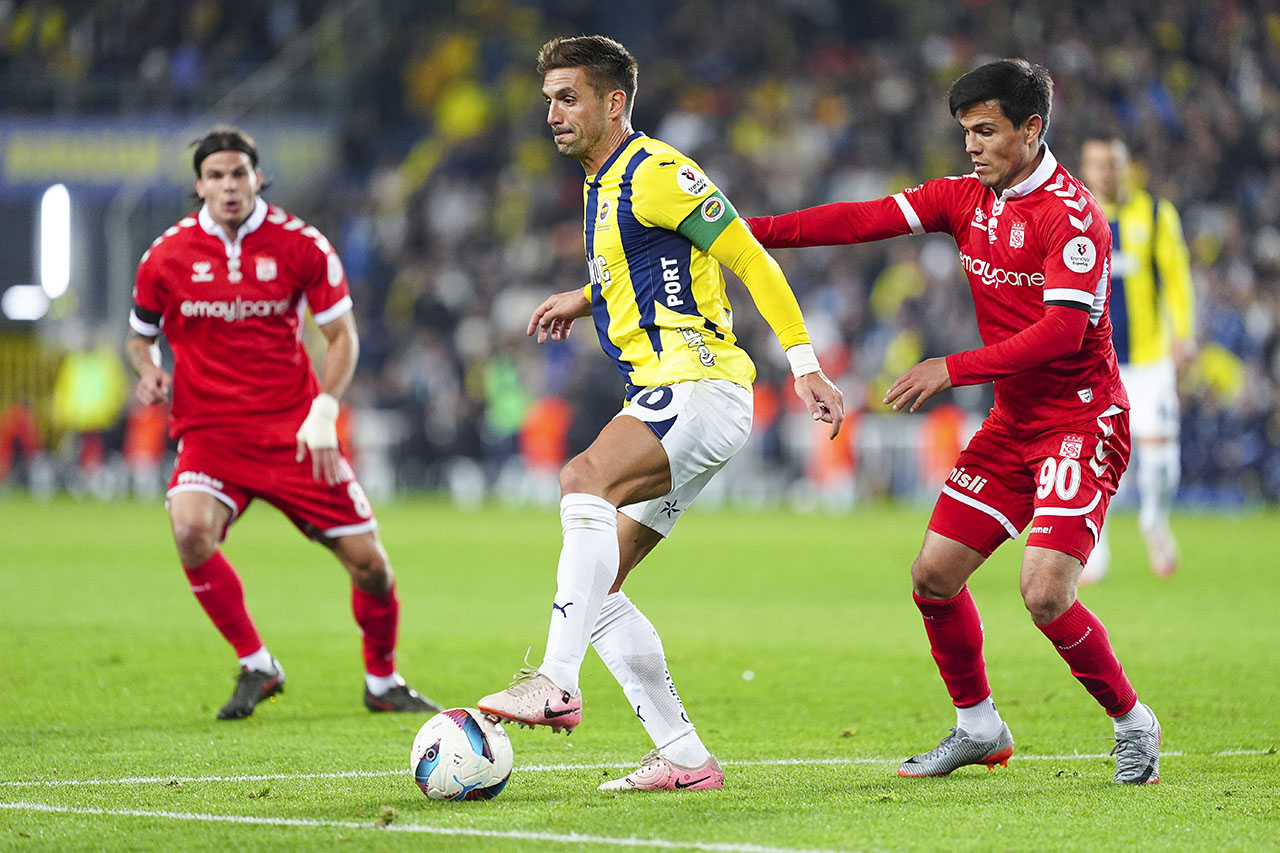 Sivasspor Fenerbahçe'yi mağlup edip düşme hattından uzaklaşmak istiyor!
