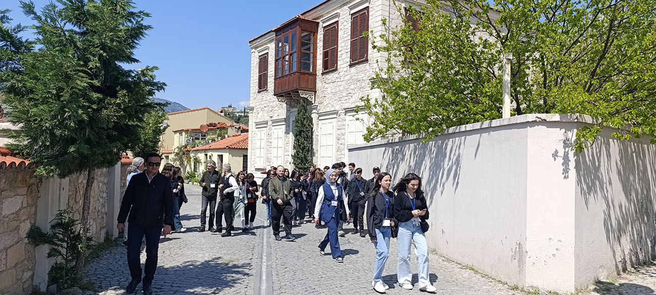 Sivaslı öğrenciler  Söke’de buluştu