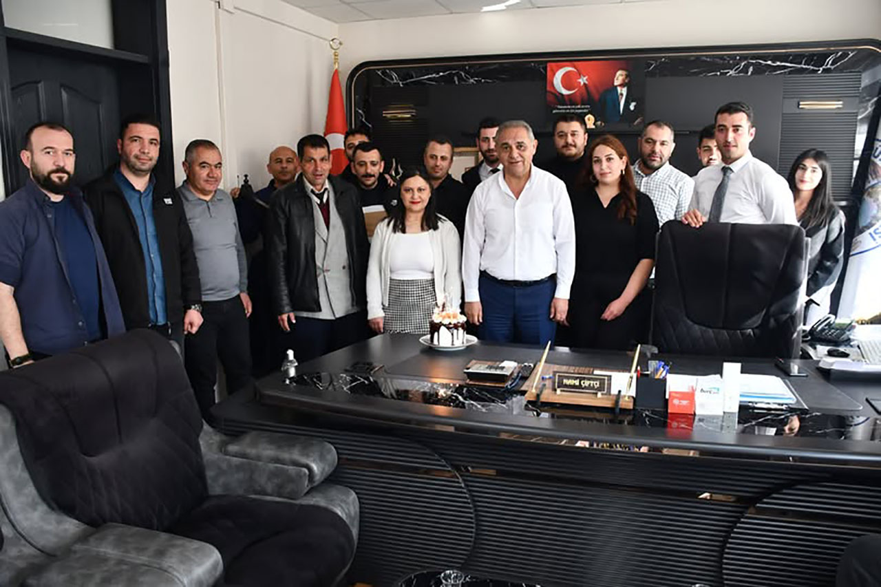 Personelden Çiftçi’ye doğum günü sürprizi