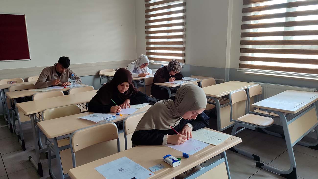Sivas'ta 974 öğrenci umreye gidebilmek için ter döktü