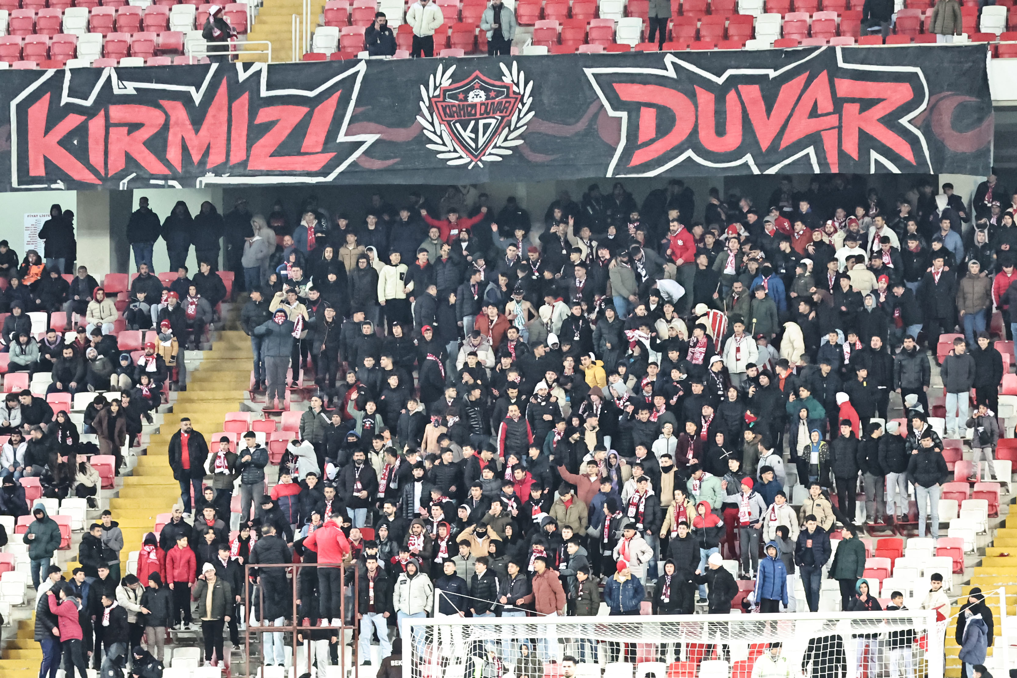 Kırmızı Duvar Taraftar Grubu’ndan maç öncesi uyarı!