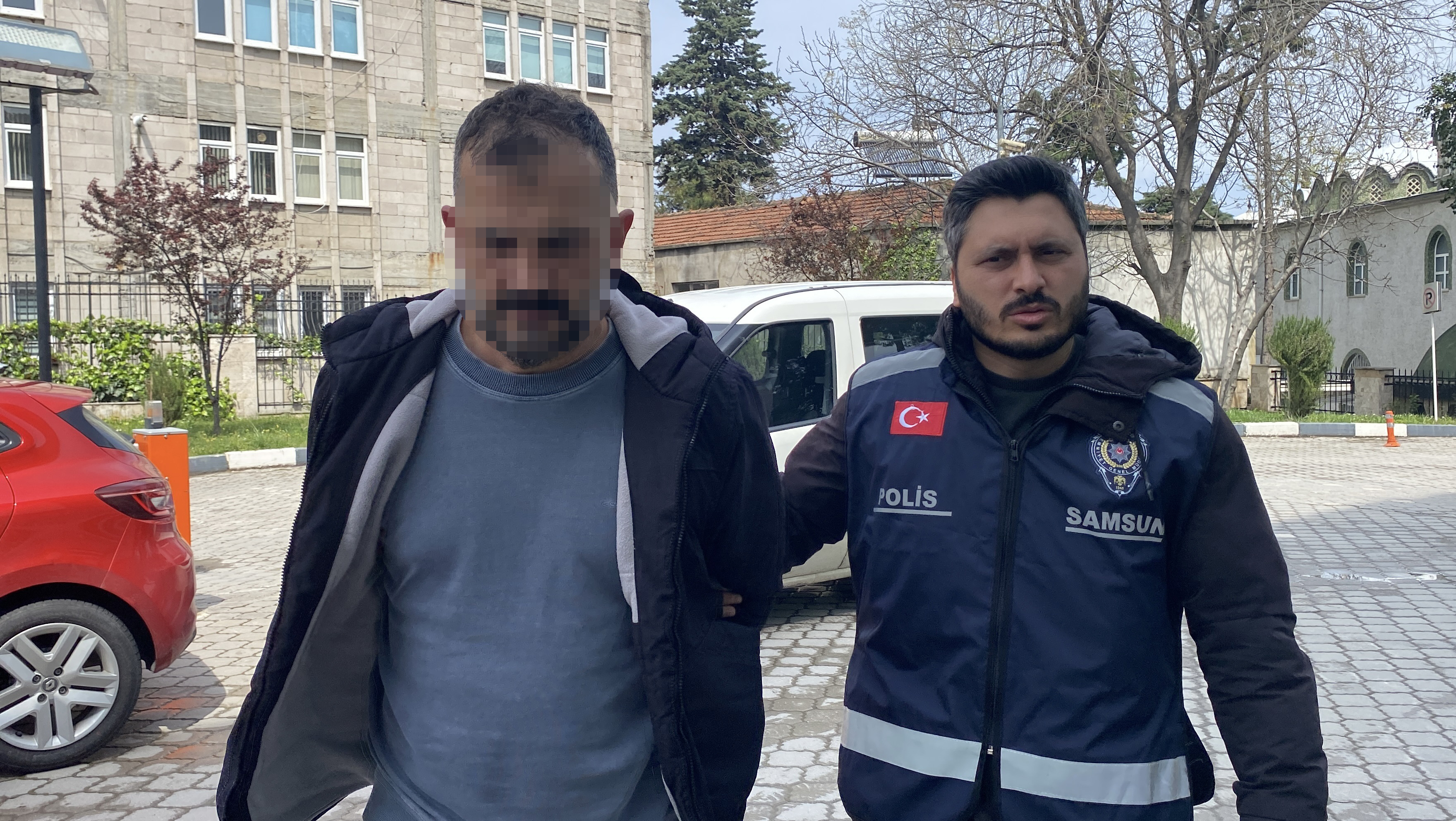 Ev sahibine çilingir darbesi