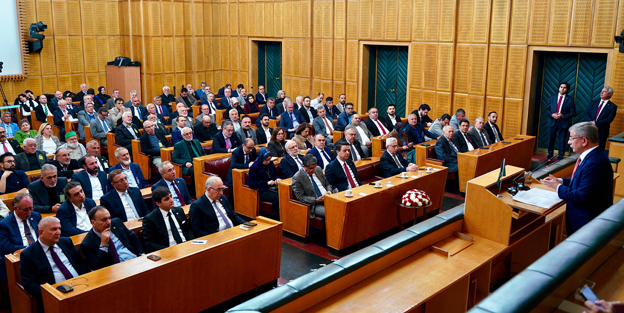 Davutoğlu ve Arıkan, Yeni Yol Grup Toplantısı'nda konuştu