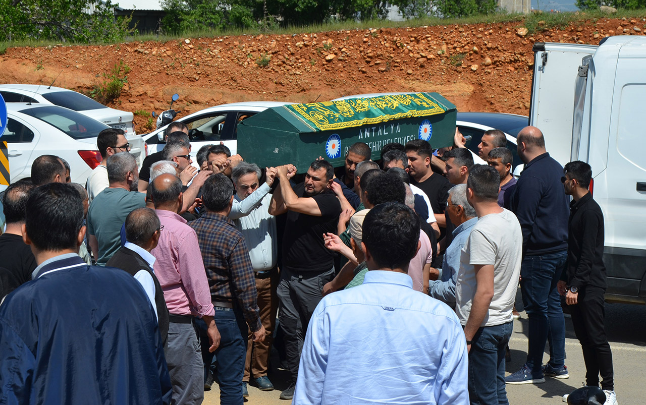 Sivas'ta hayatını kaybetmişti, Antalya'da son yolculuğuna uğurlandı!