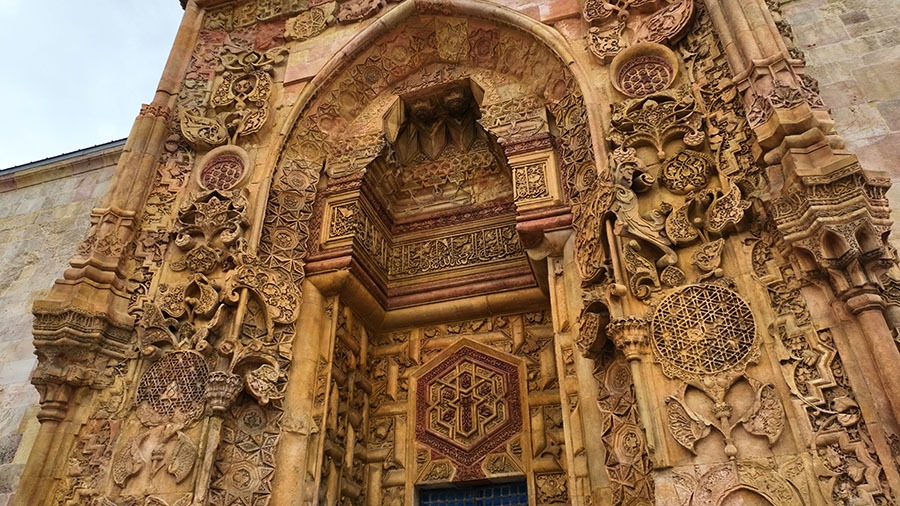 Divriği Ulu Camii ve Darüşşifası için tarihi adım