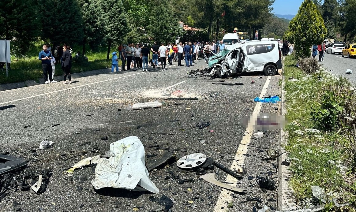 Karayolu savaş alanına döndü: 1 ölü, 4 yaralı