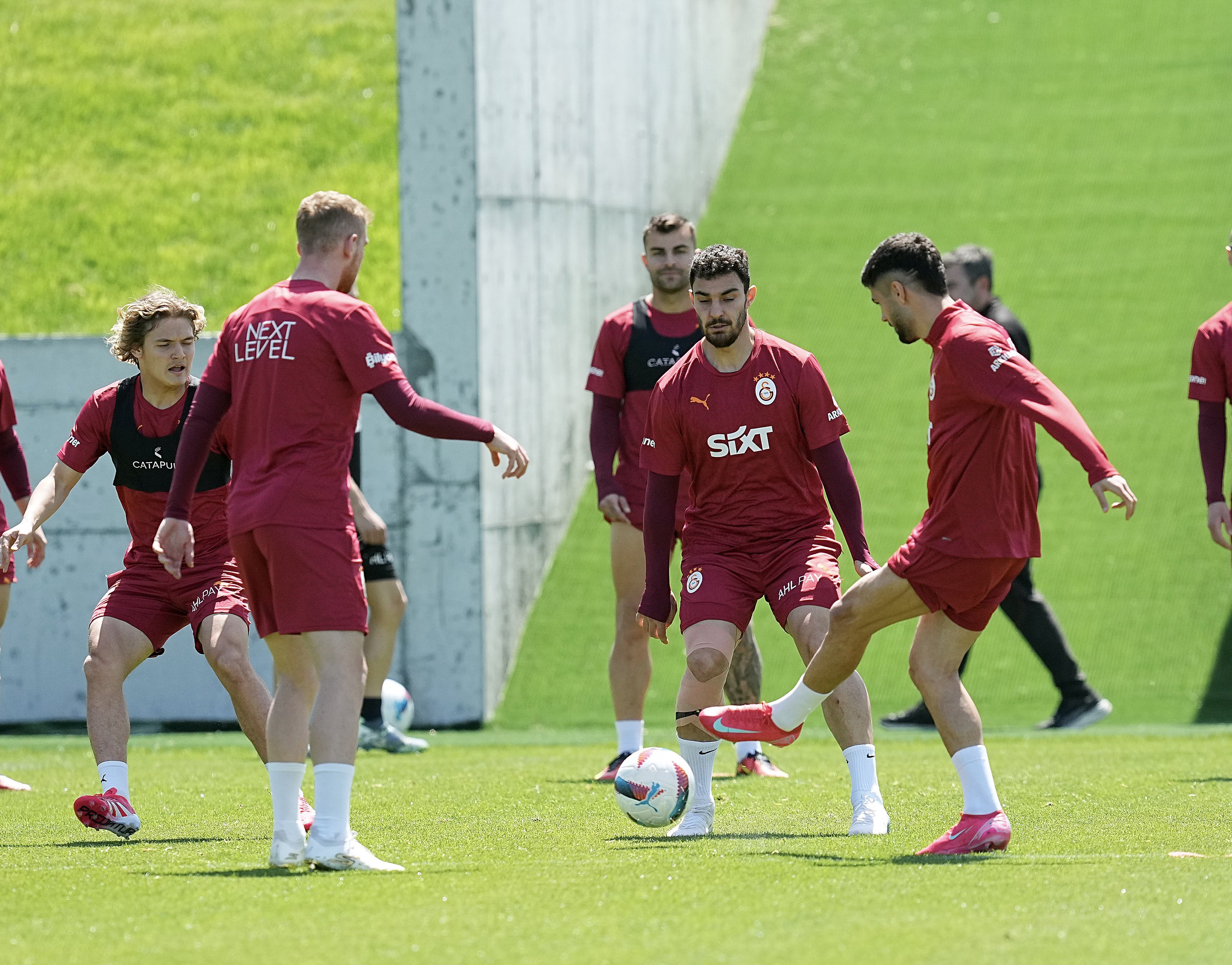 Galatasaray'da Konya Kafilesinden 3 Kişi Çıkarıldı