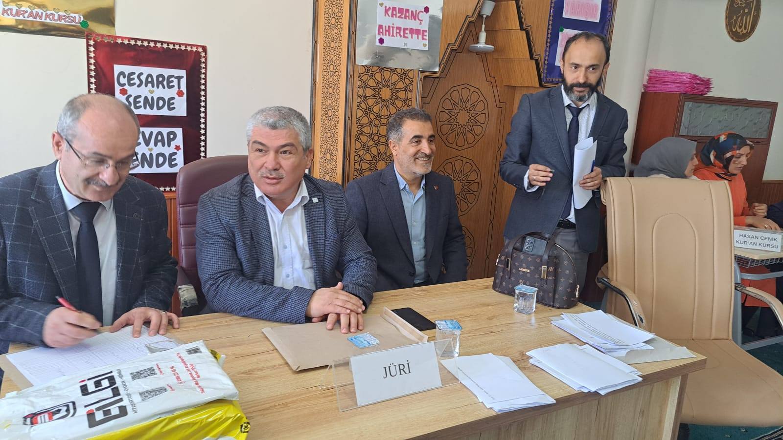Kur'an kursu öğrencileri bilgi yarışmasında ter döküyor
