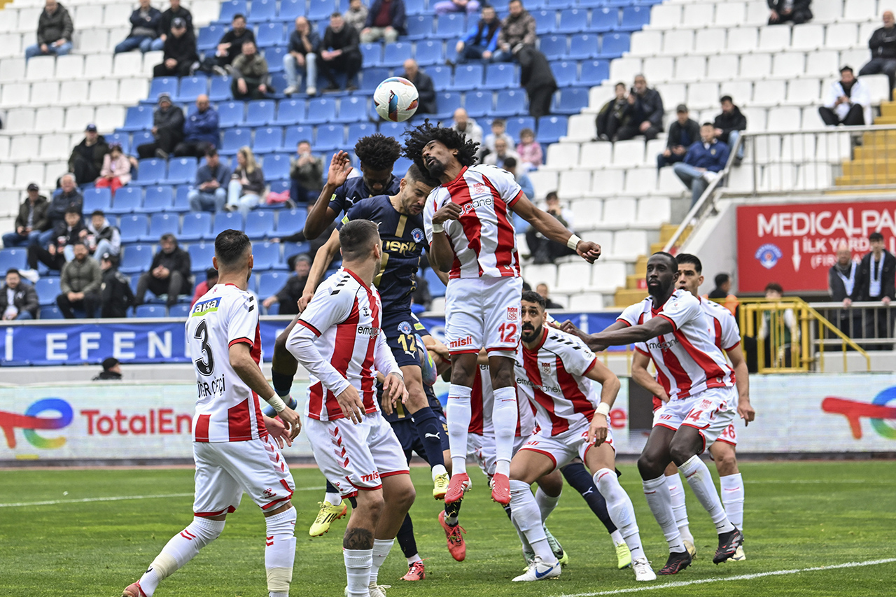 Süper Lig'de heyecan dorukta: Sivasspor alev alev!