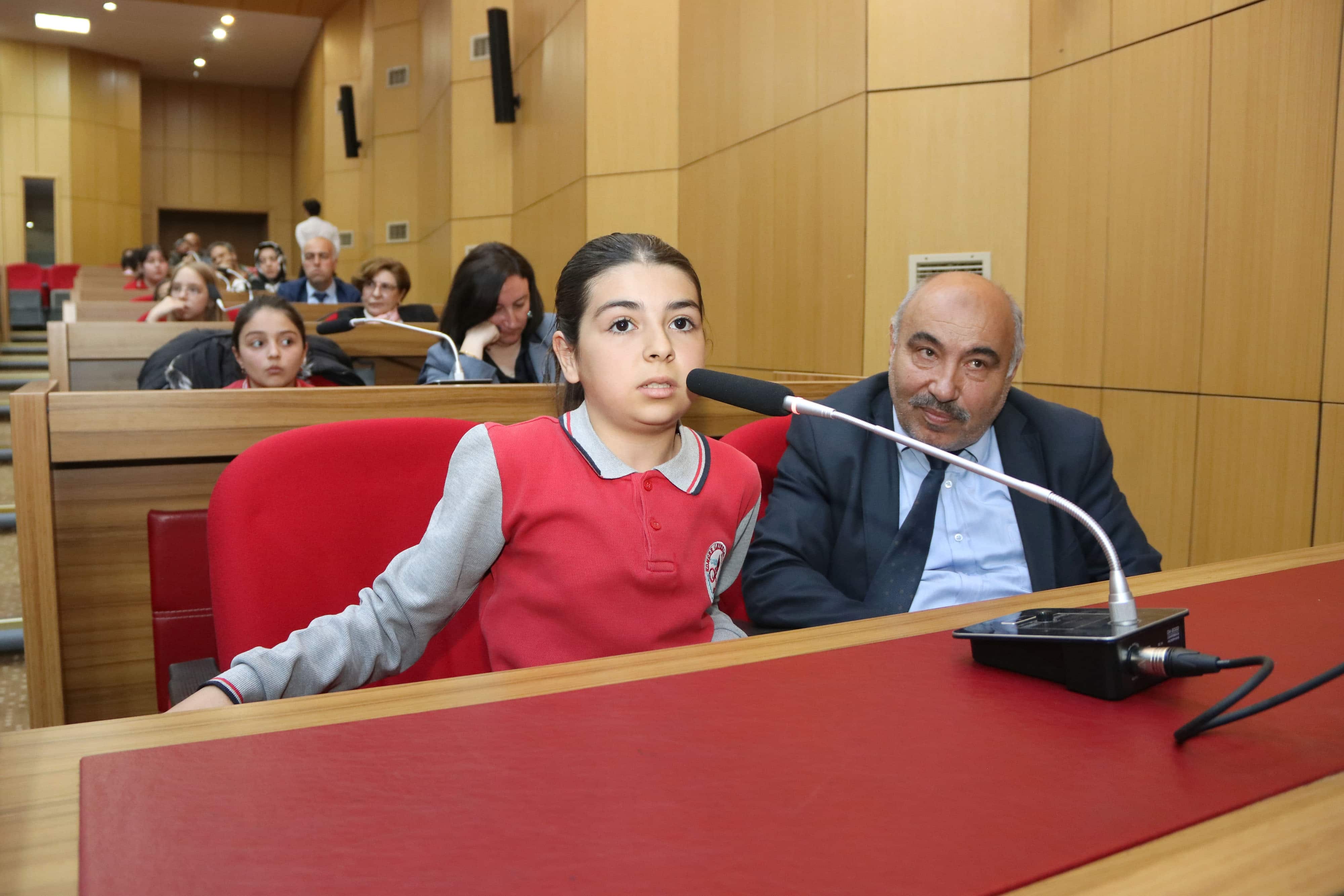 Sivas'ta Çocuklar Meclis Kürsüsünden Ülkenin Geleceğini Konuştu