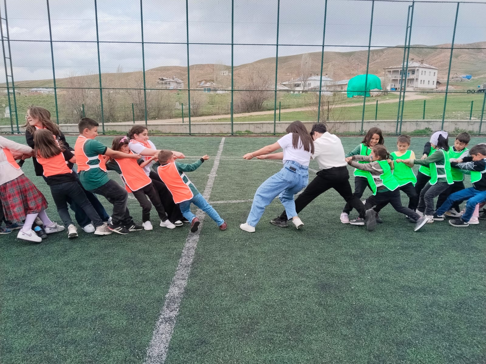 Sivas'ta Lise ve Köy Okulu Öğrencileri Kaynaştı